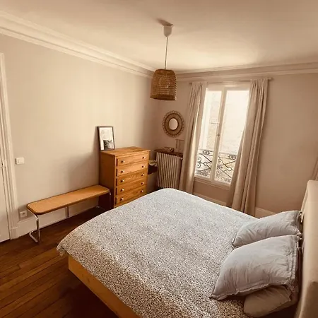 50m Haussmann-style Cocoon With Lots Of Charm Apartment *