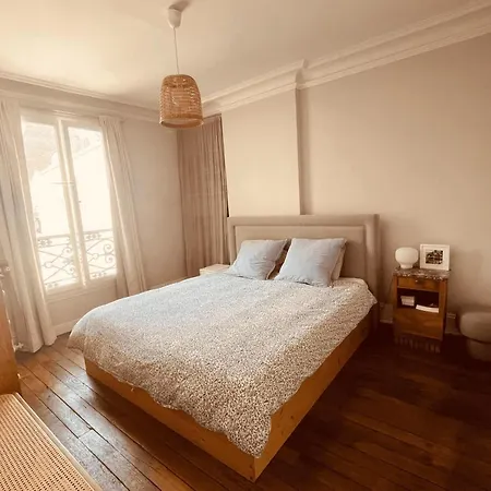 50m Haussmann-style Cocoon With Lots Of Charm Apartment Paris