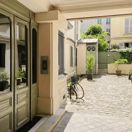 50m Haussmann-style Cocoon With Lots Of Charm * Paris