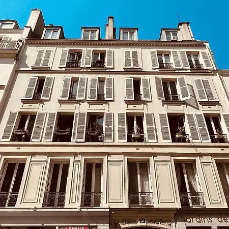50m Haussmann-style Cocoon With Lots Of Charm Paris